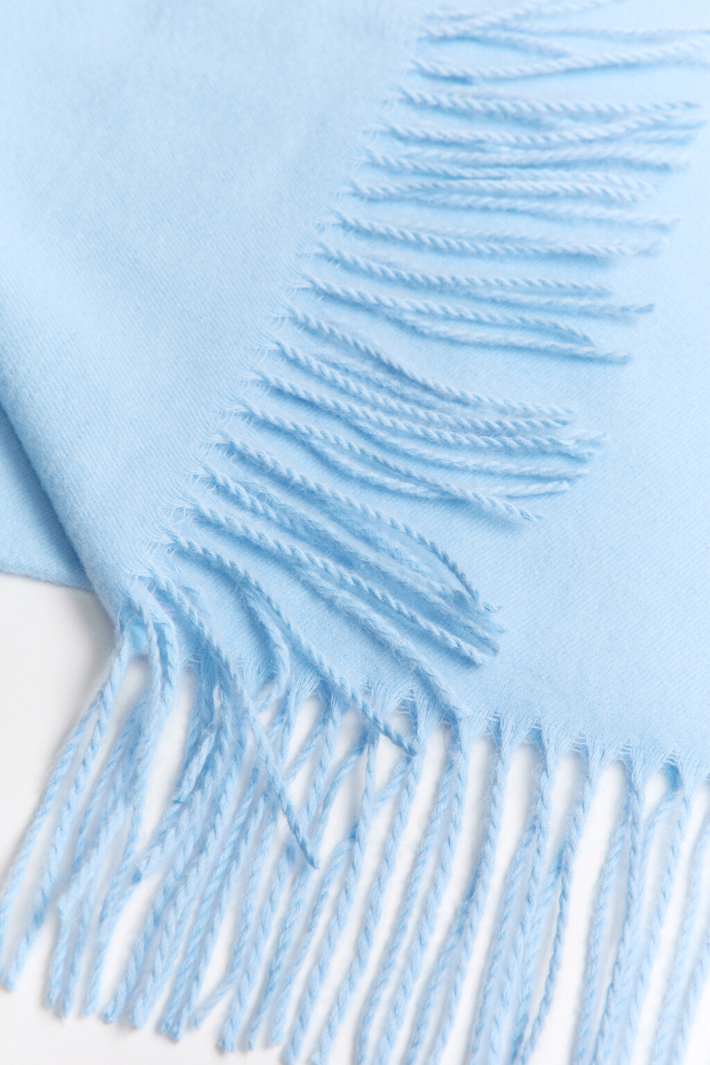 Шарф тонкий с бахромой - цвет голубой - 2