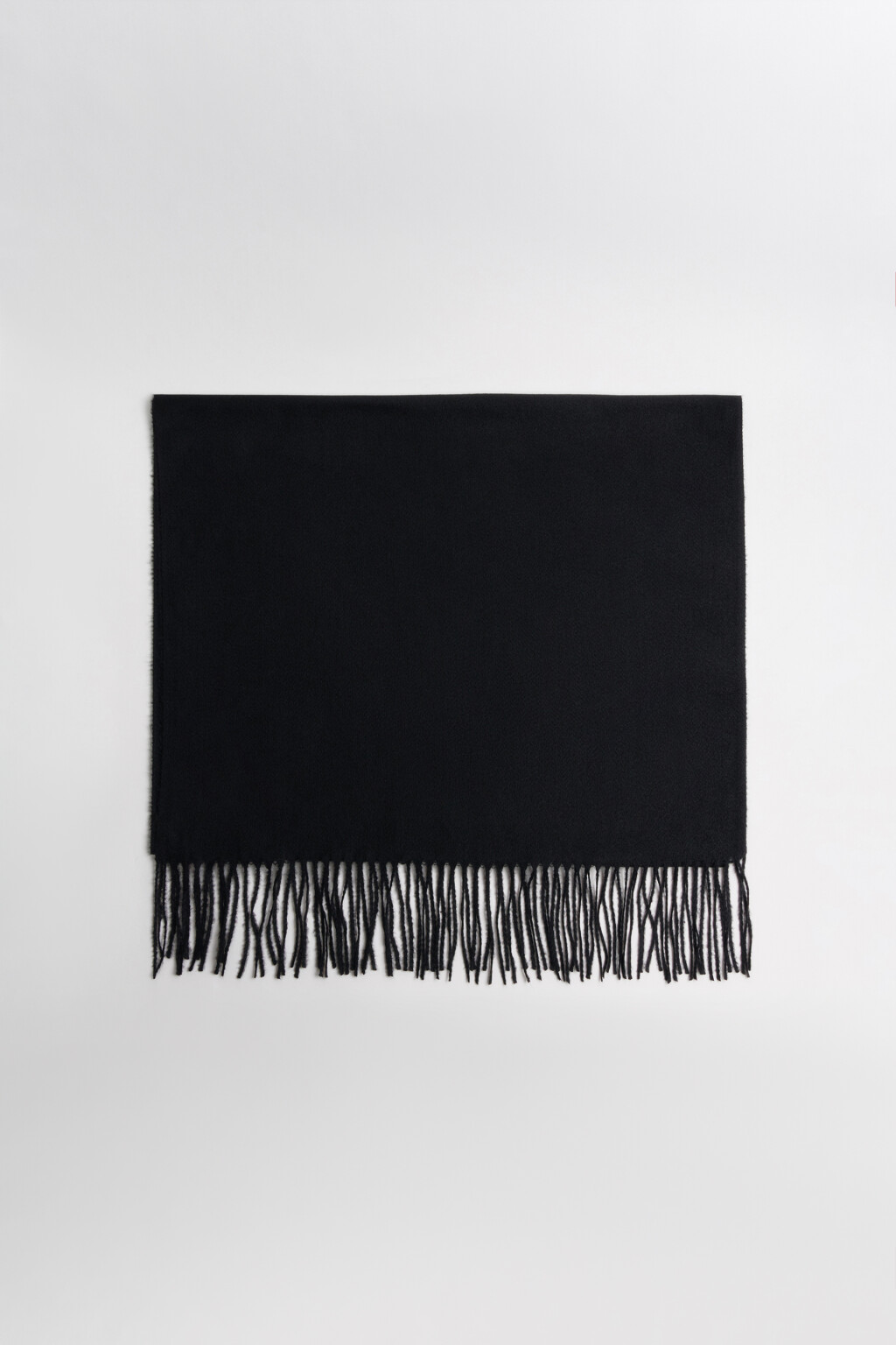 Шарф тонкий с бахромой - цвет черный - 1