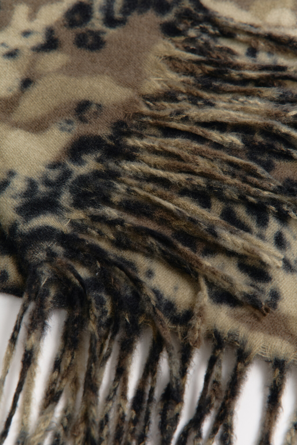 Шарф тонкий с бахромой и леопардовым принтом - цвет мультиколор - 2