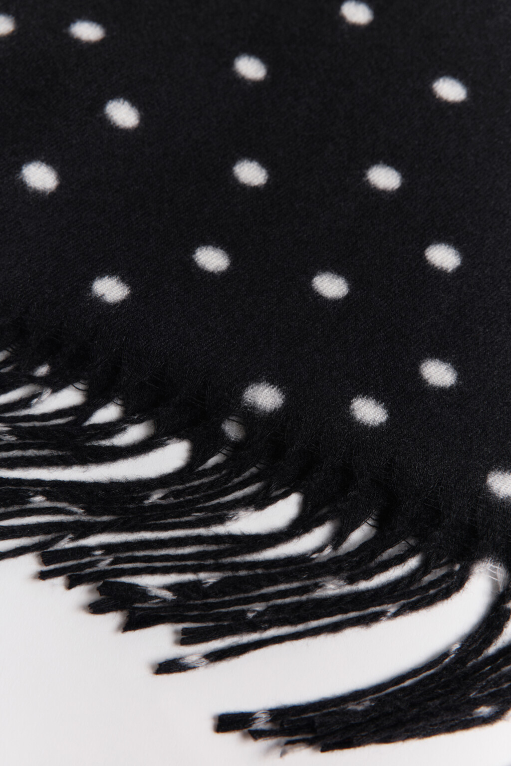 Шарф тонкий в горошек - цвет черный - 4