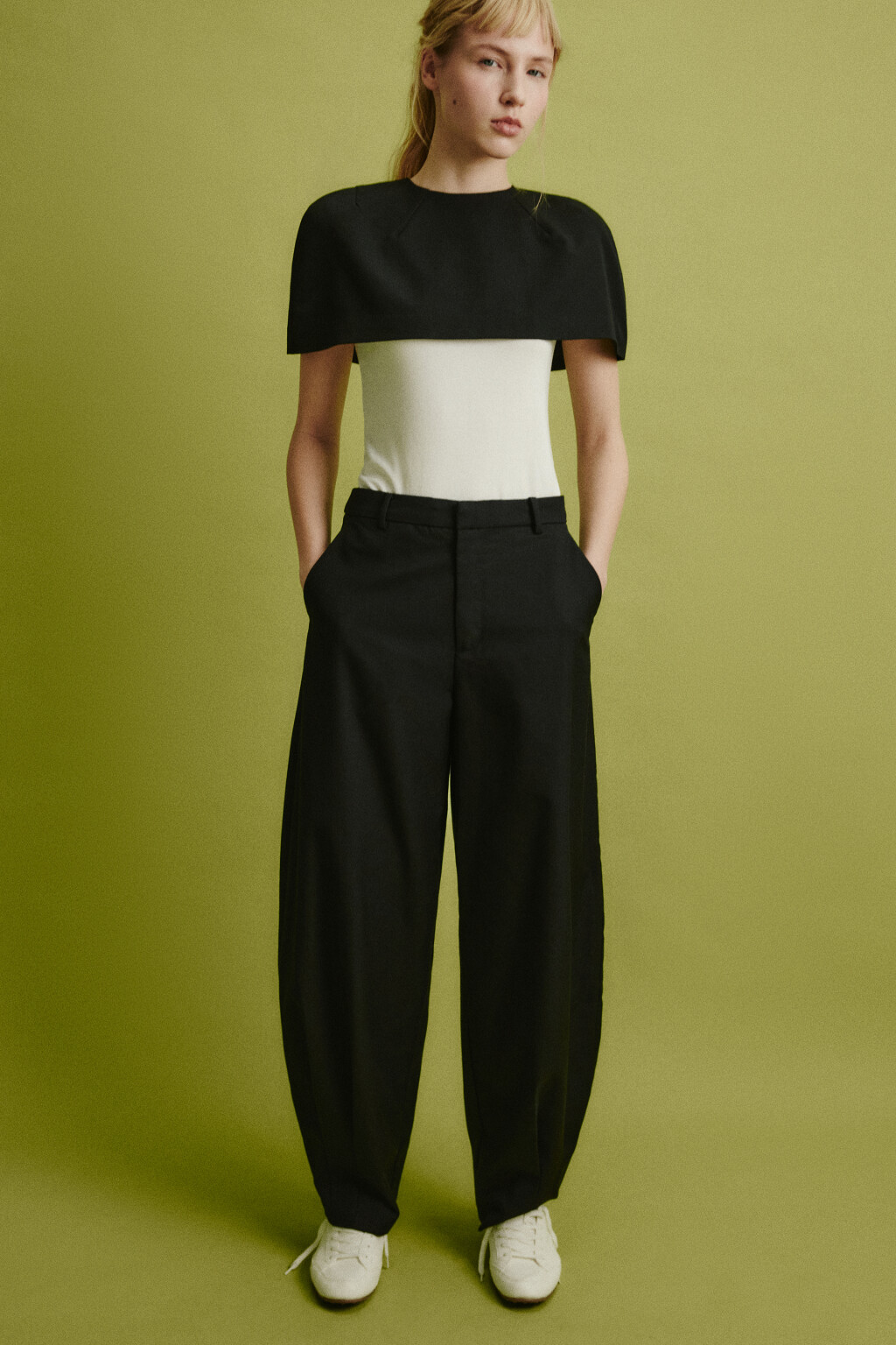 Кейп короткий с вискозой - цвет черный - 2