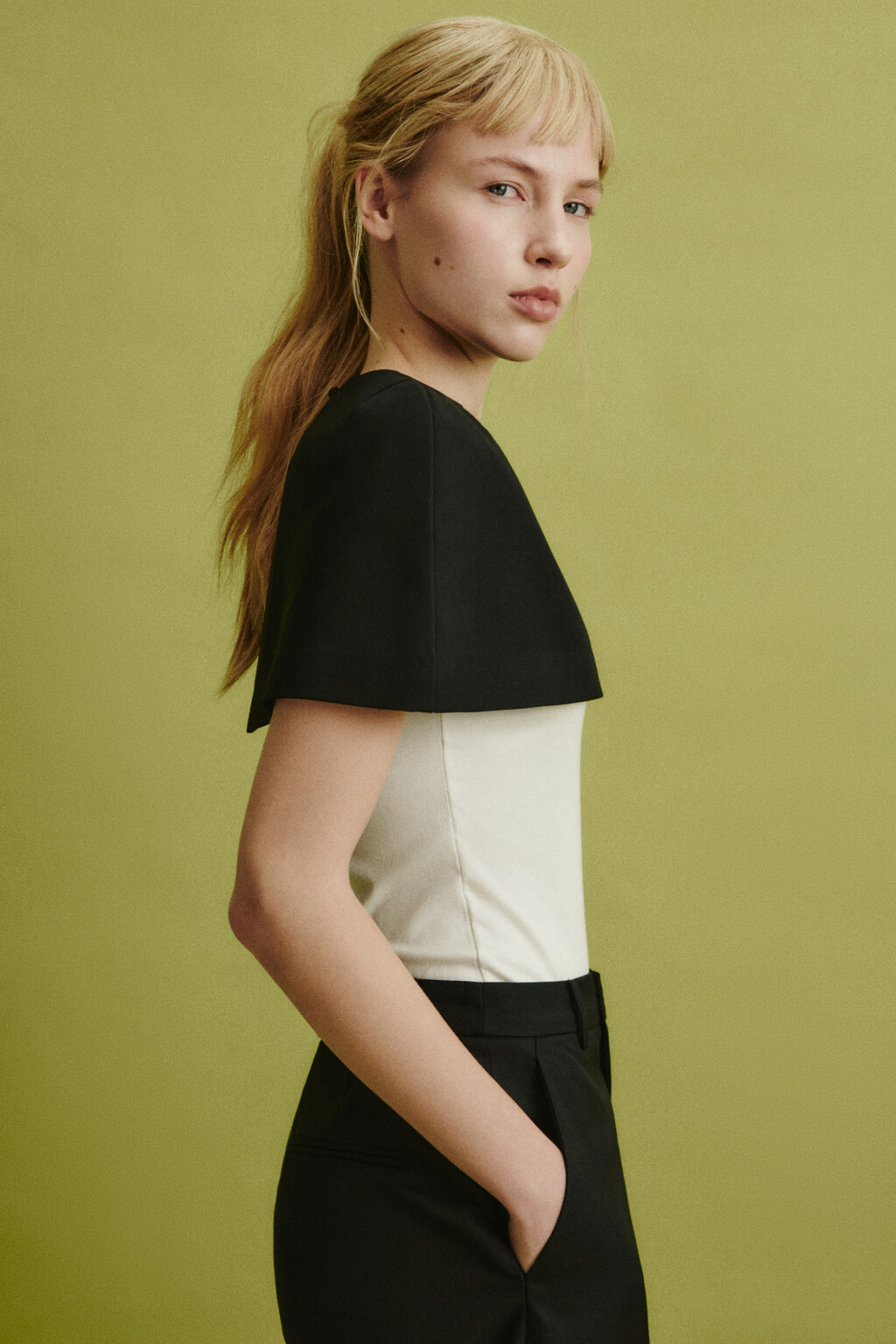 Кейп короткий с вискозой - цвет черный - 3