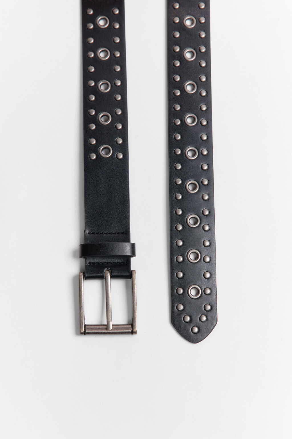 Ремень с люверсами и заклепками - цвет черный - 2