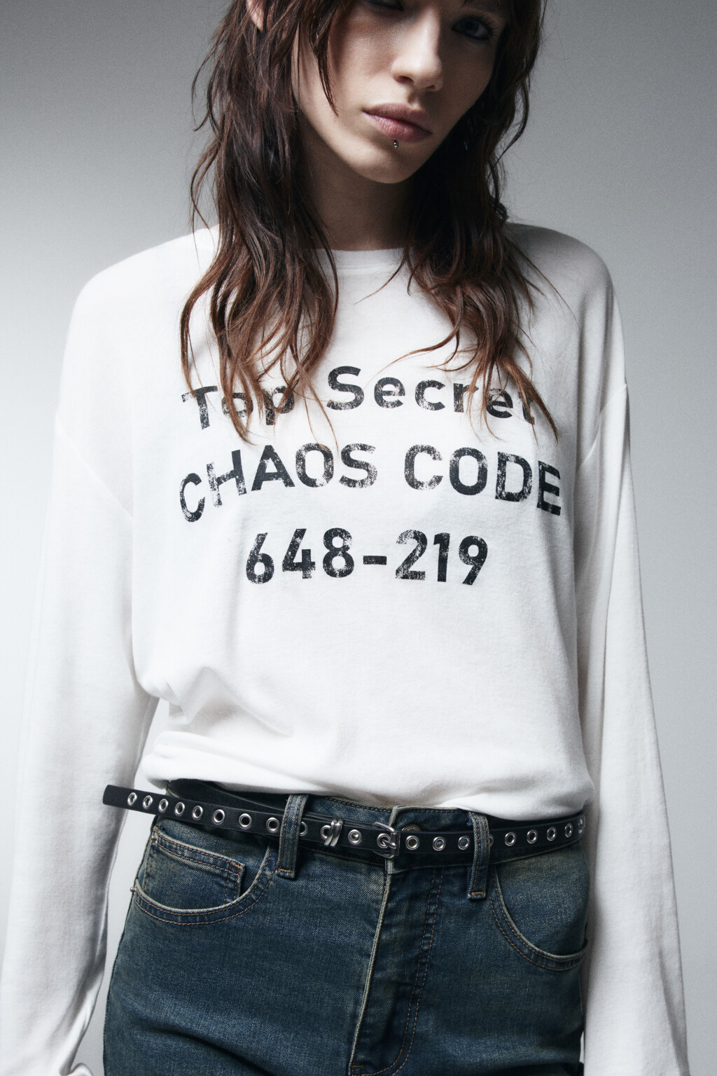 Ремень тонкий с люверсами - цвет черный - 1