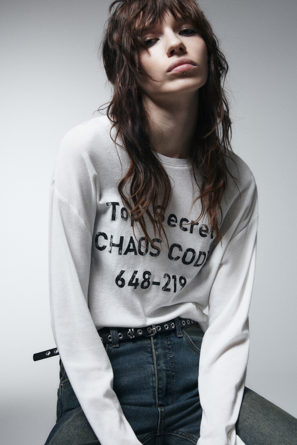 Ремень тонкий с люверсами - цвет черный - 2