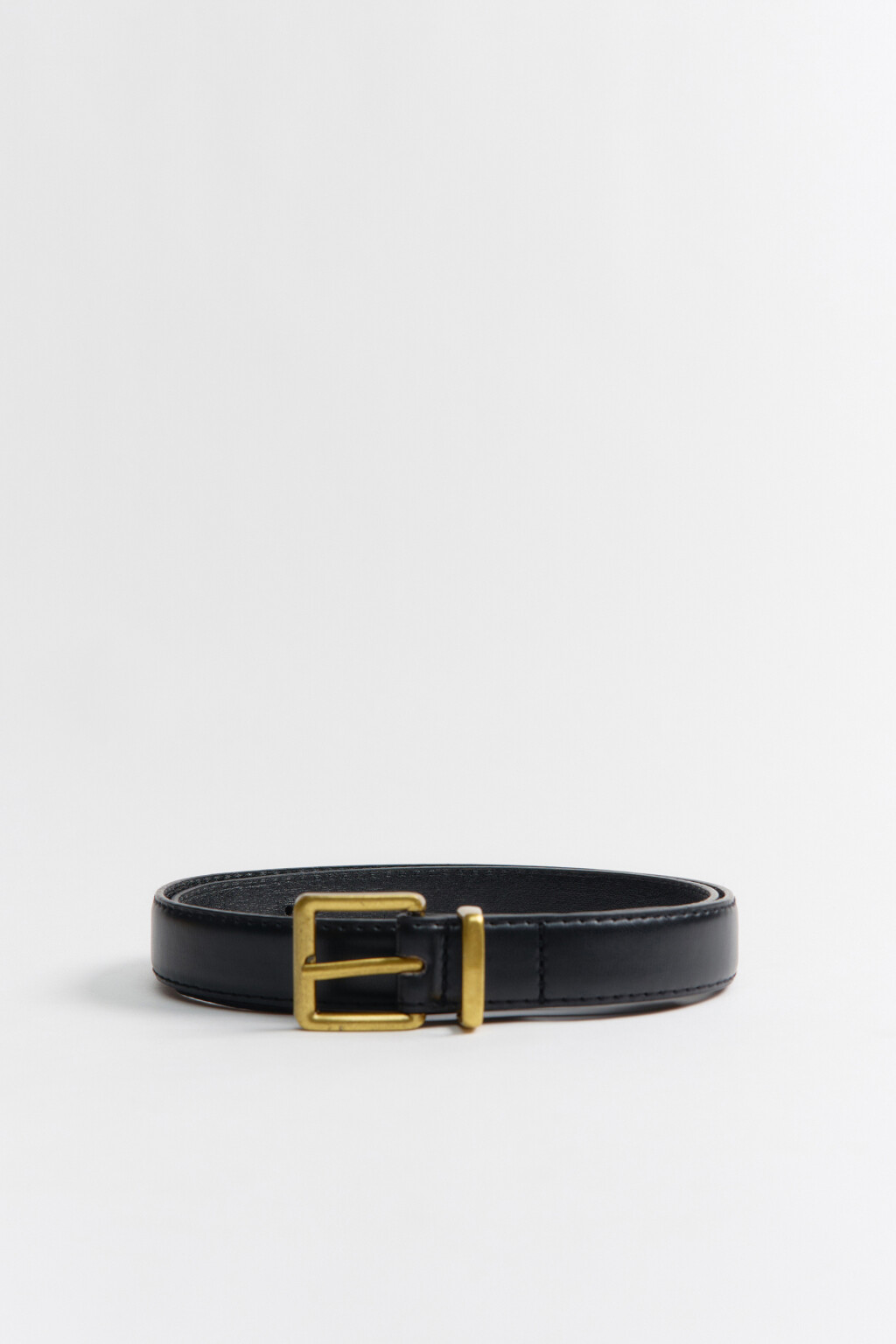 Ремень тонкий с золотистой пряжкой - цвет черный - 1