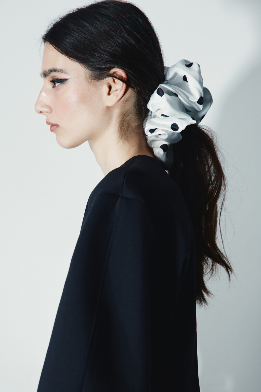 Резинка для волос атласная в горошек - цвет черный - 4