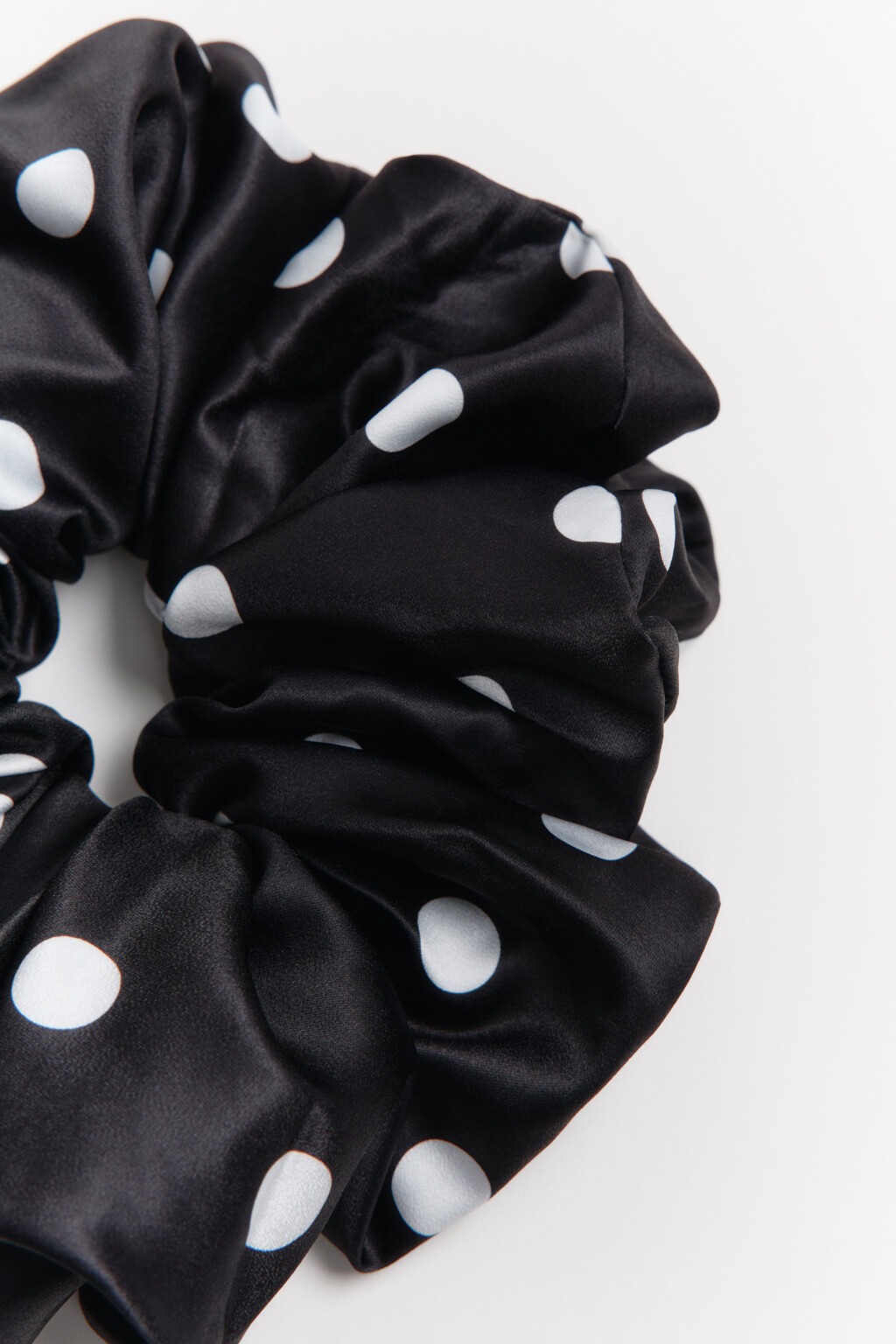 Резинка для волос атласная в горошек - цвет черный - 3