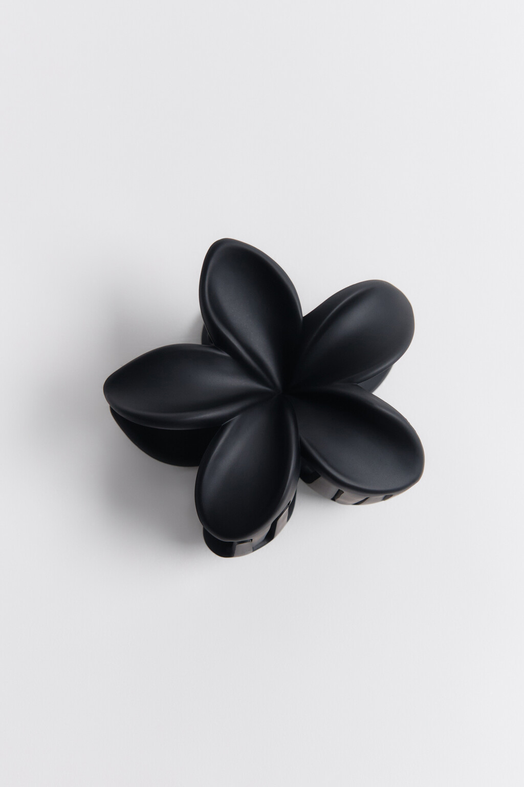 Заколка для волос в форме цветка матовая - цвет черный - 2