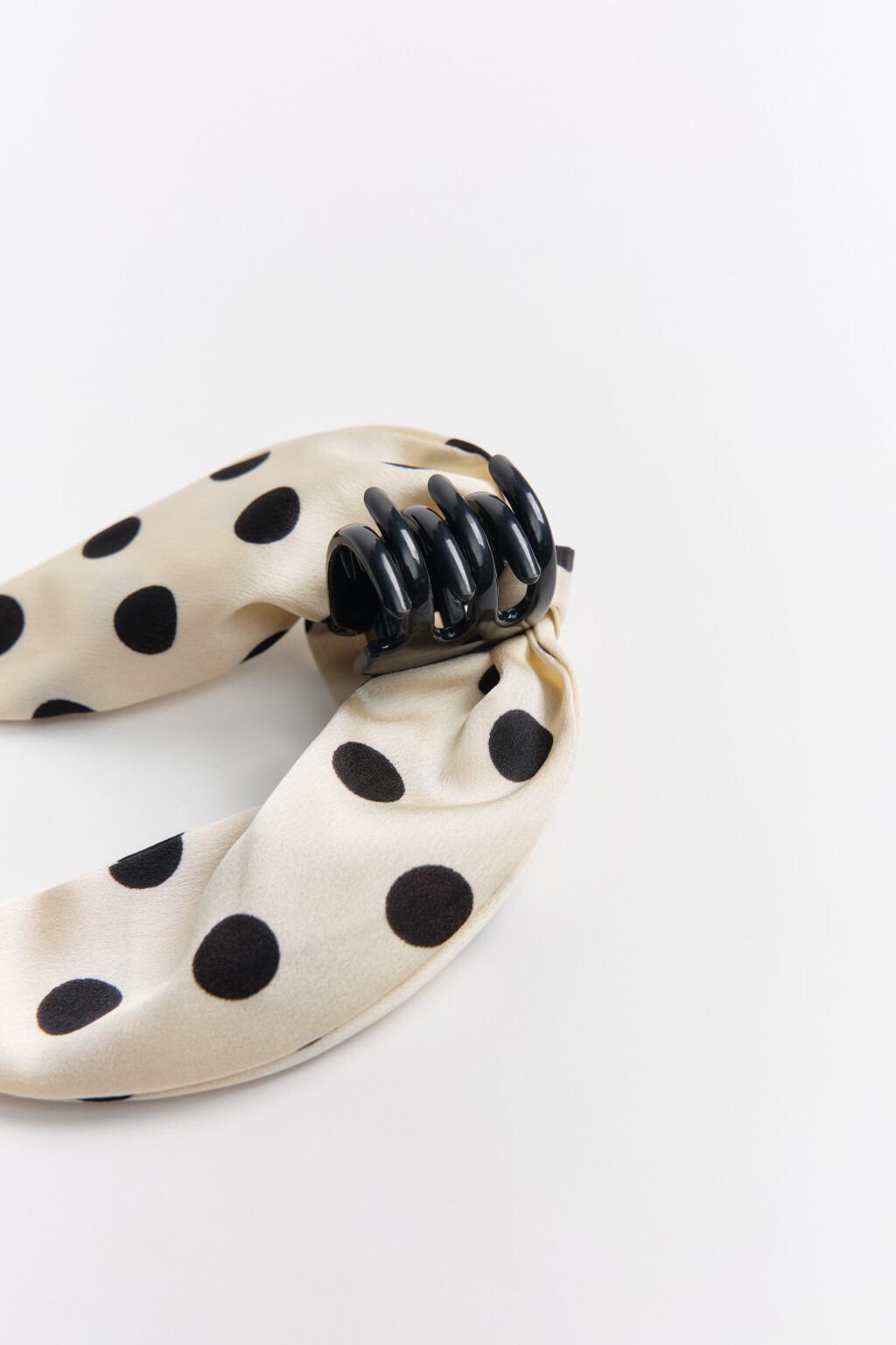 Заколка-краб в виде бантика в горошек - цвет белый - 2