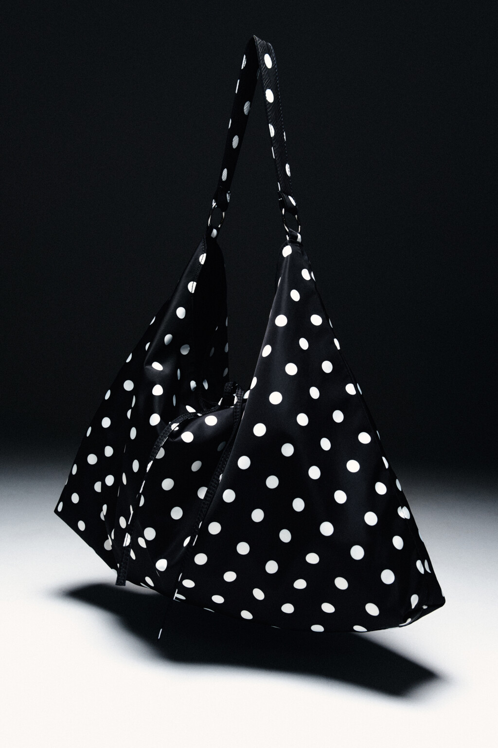 Сумка-шопер в горошек - цвет черный - 1