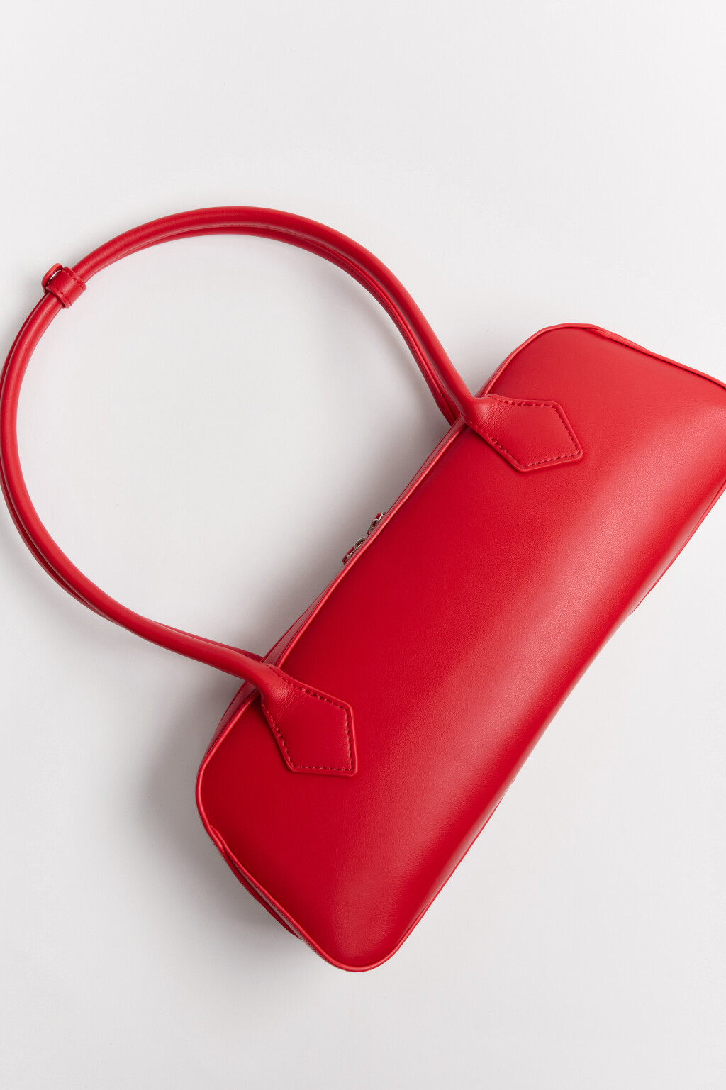 Сумка-багет с заклепками - цвет красный - 5