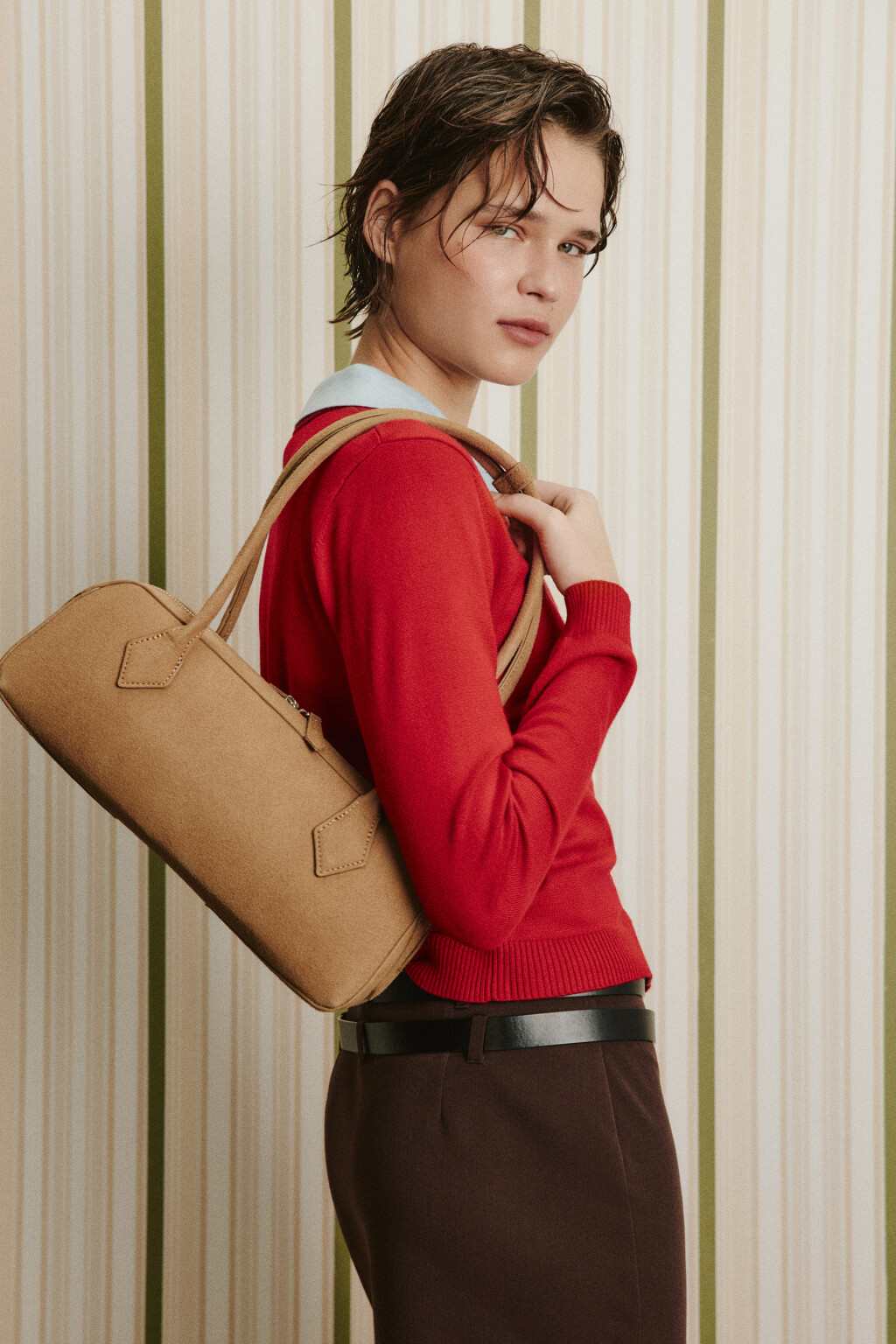 Сумка-багет с кожаной фактурой - цвет бежевый - 9