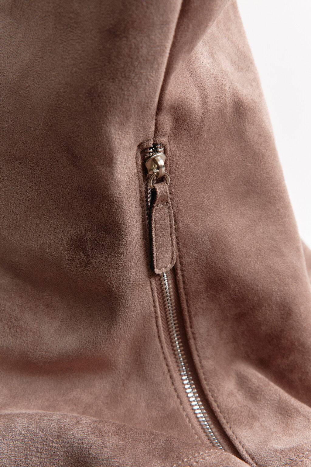 Сумка-хобо с замшевой фактурой - цвет бежевый - 10