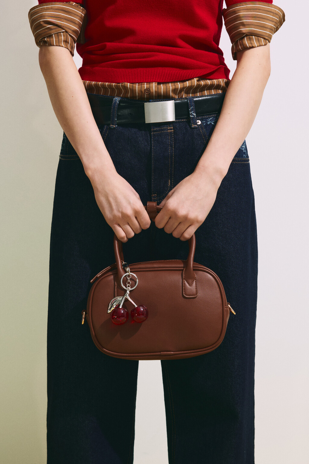 Сумка-кроссбоди каркасная с кожаной фактурой - цвет коричневый - 3