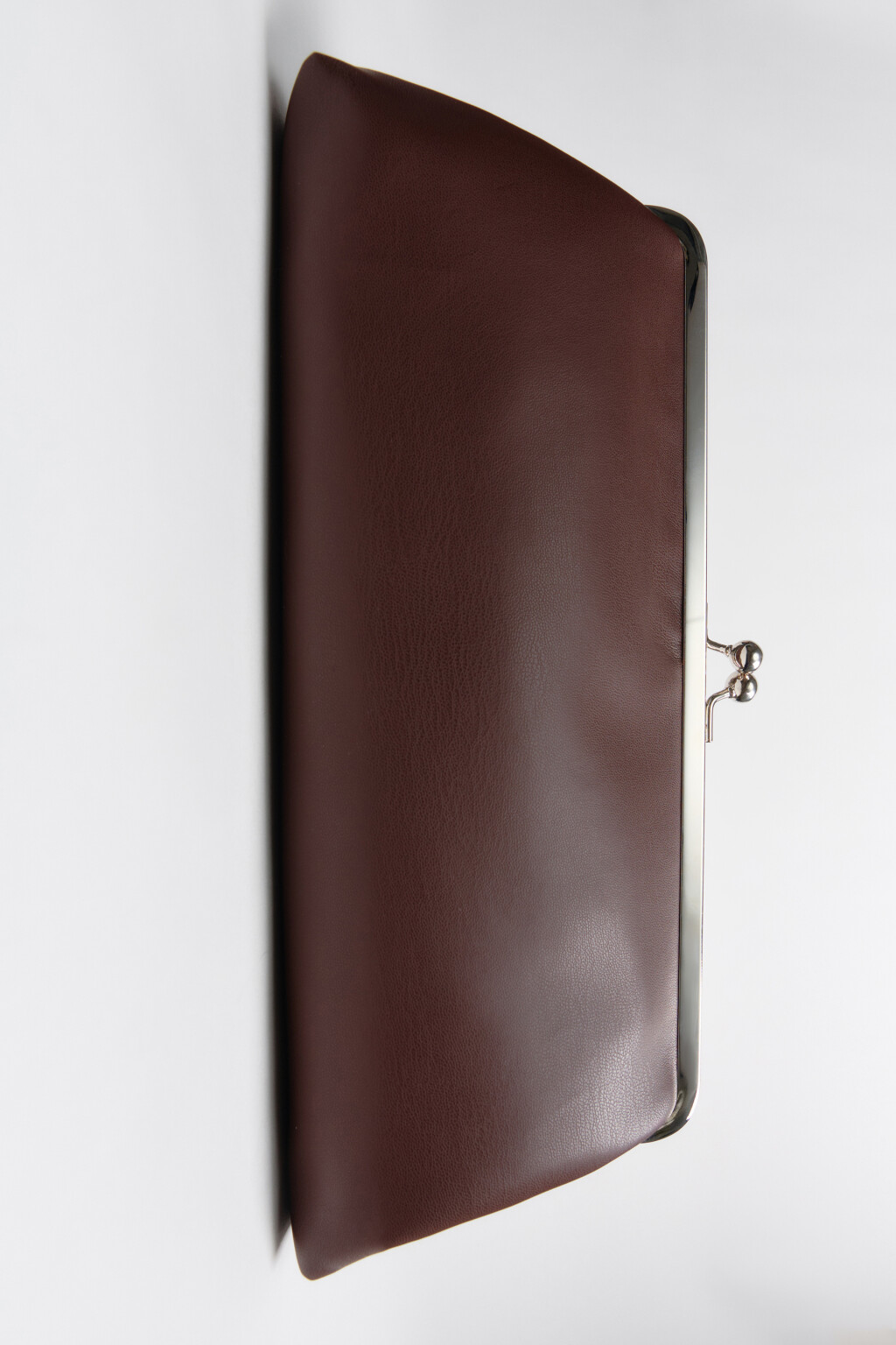 Сумка-клатч с кожаной фактурой - цвет коричневый - 3