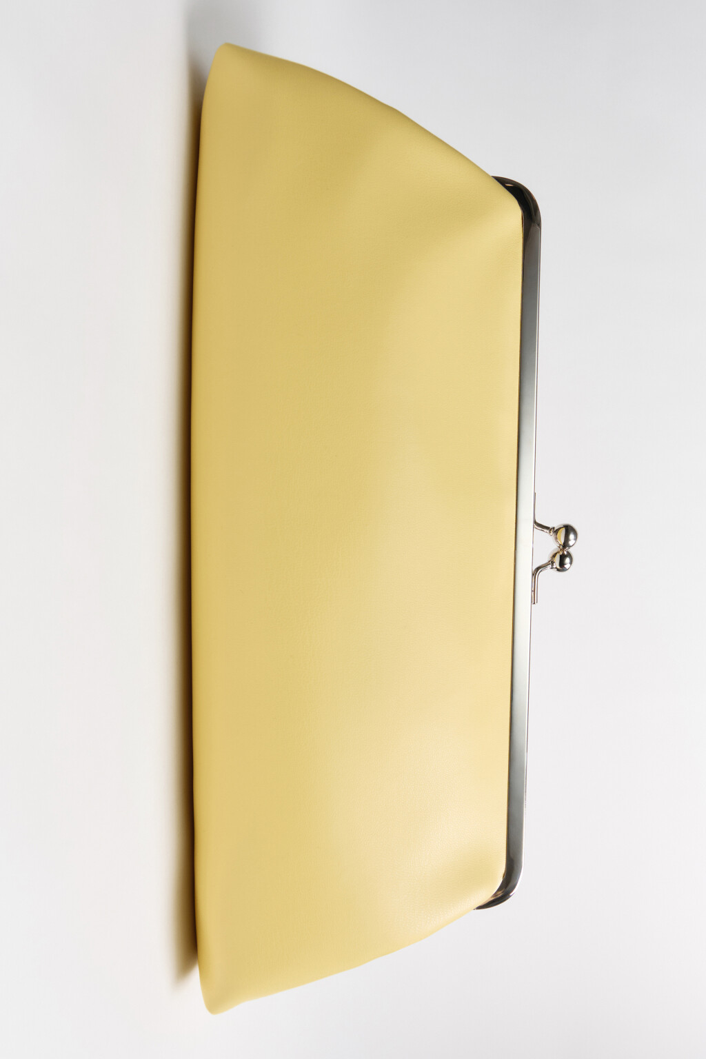 Сумка-клатч с кожаной фактурой - цвет желтый - 3