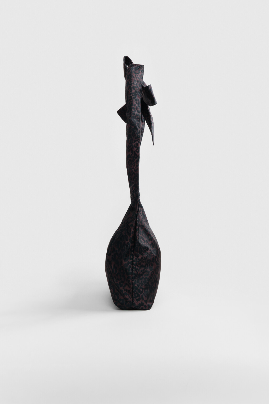 Сумка-кроссбоди на завязках с леопардовым принтом - цвет черный - 5