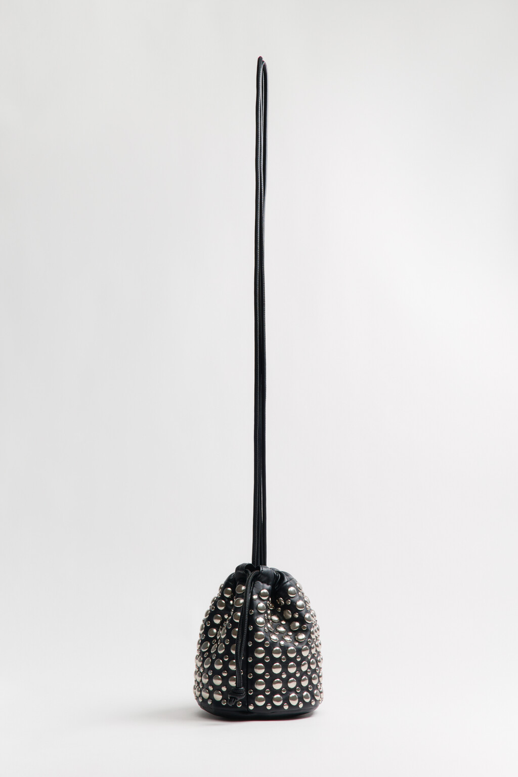 Сумка-кисет на завязках с заклепками - цвет черный - 7