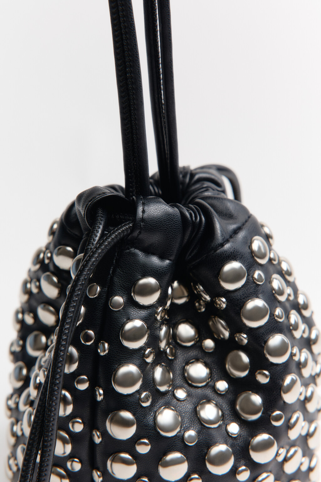 Сумка-кисет на завязках с заклепками - цвет черный - 8