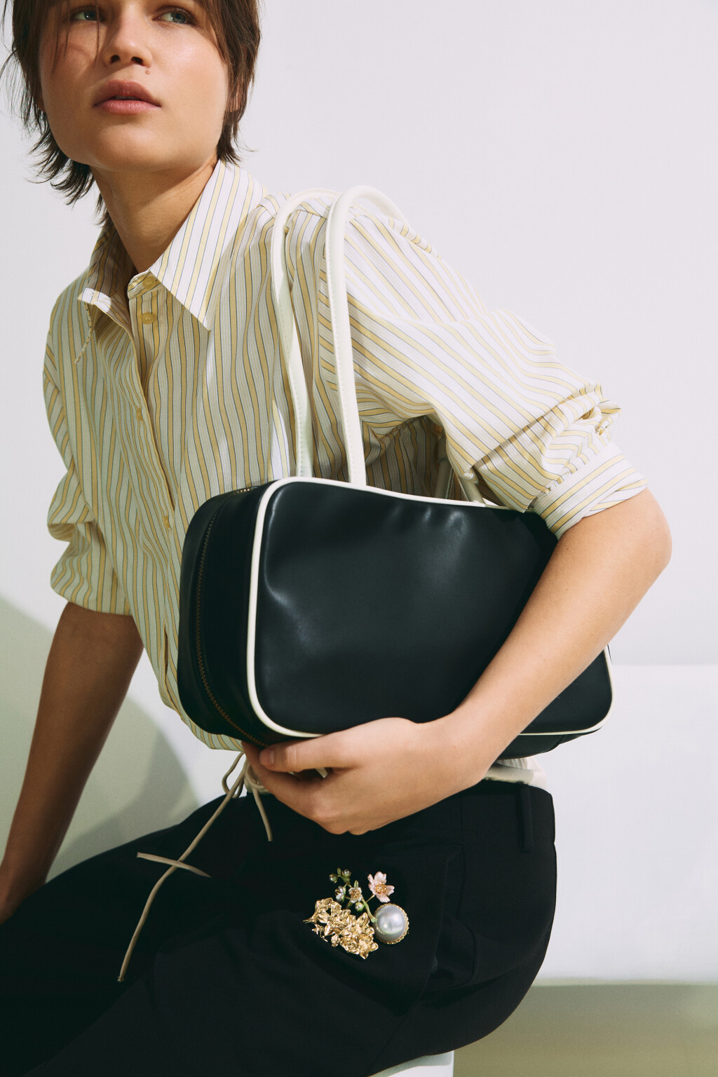 Сумка-багет с контрастными ручками - цвет черный - 1