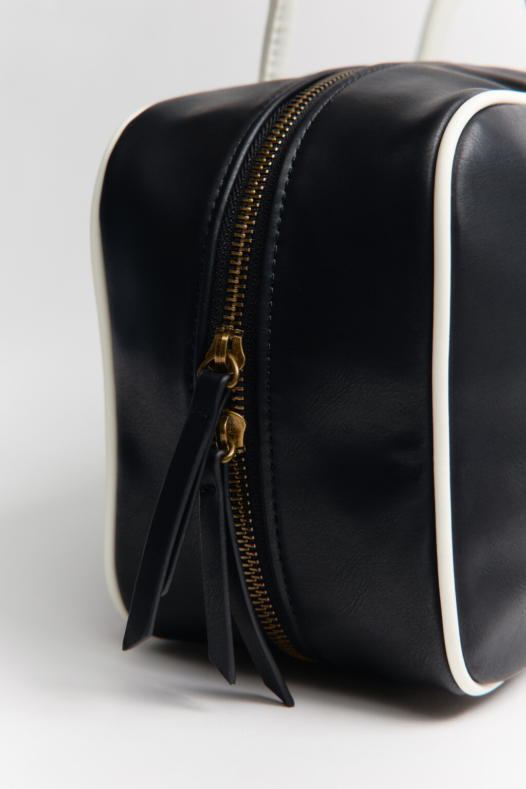 Сумка-багет с контрастными ручками - цвет черный - 7