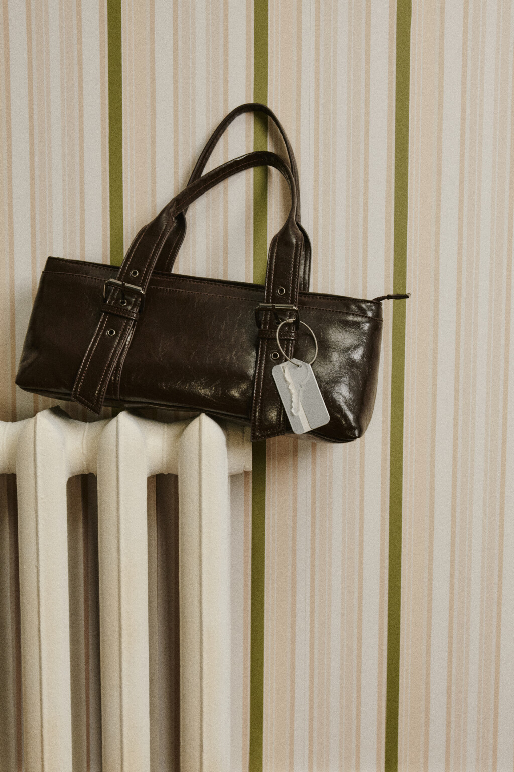 Сумка-багет с кожаной фактурой - цвет коричневый - 1