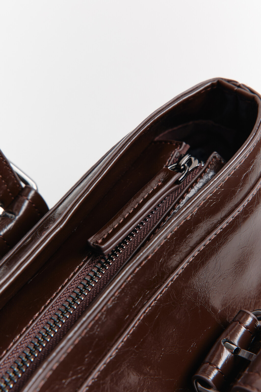 Сумка-багет с кожаной фактурой - цвет коричневый - 12