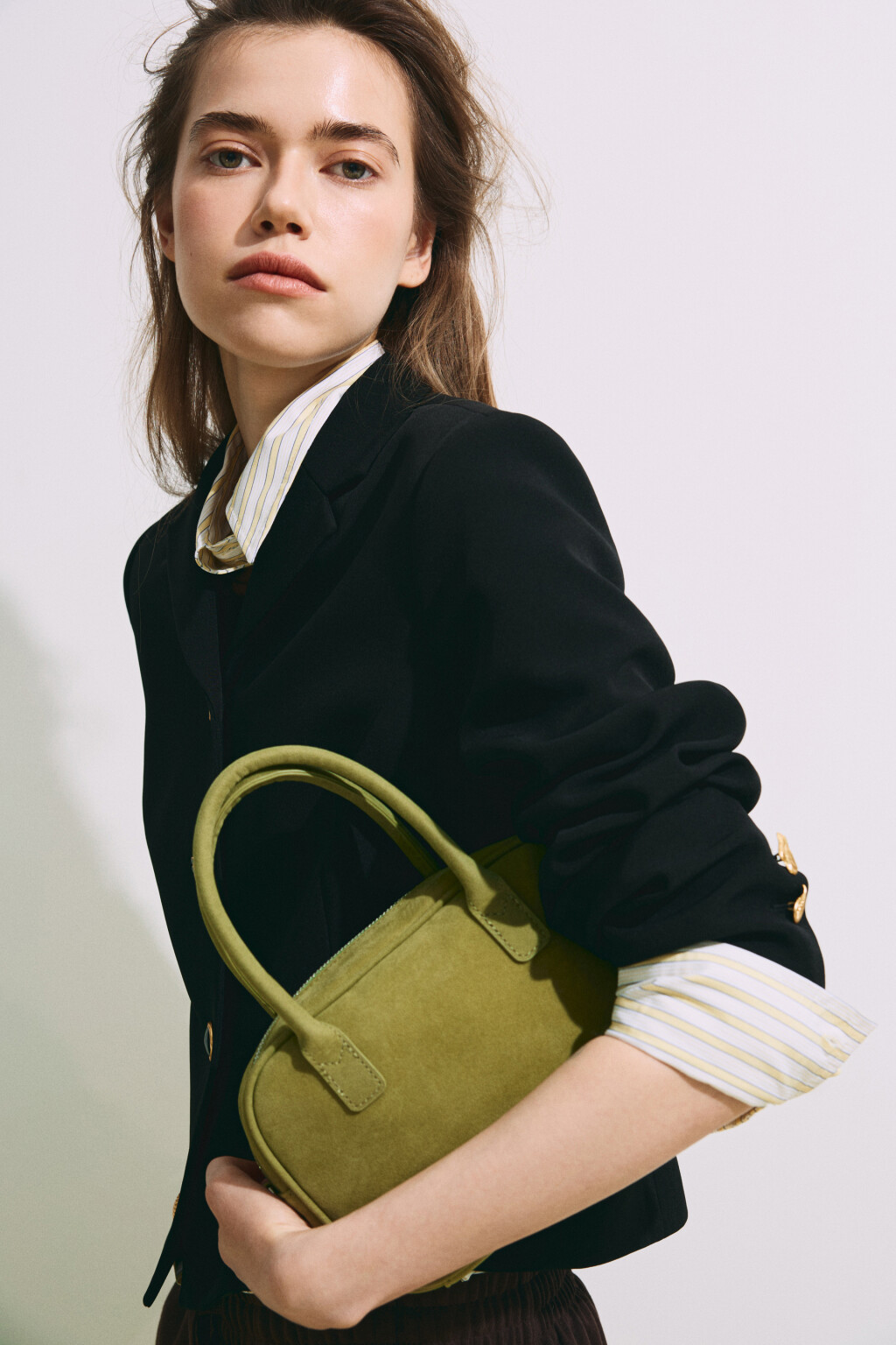 Сумка-кроссбоди с замшевой фактурой - цвет зеленый - 1