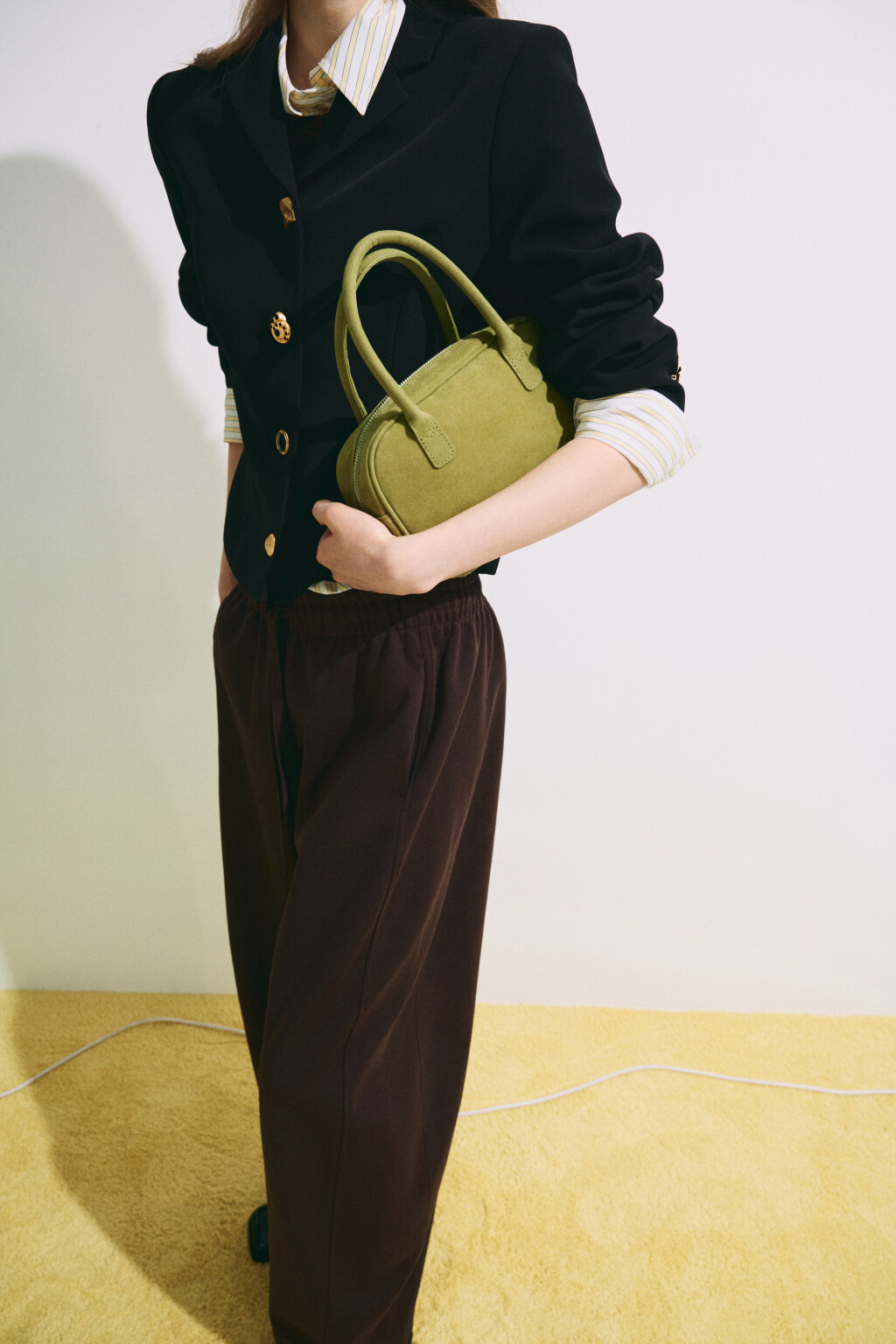 Сумка-кроссбоди с замшевой фактурой - цвет зеленый - 3