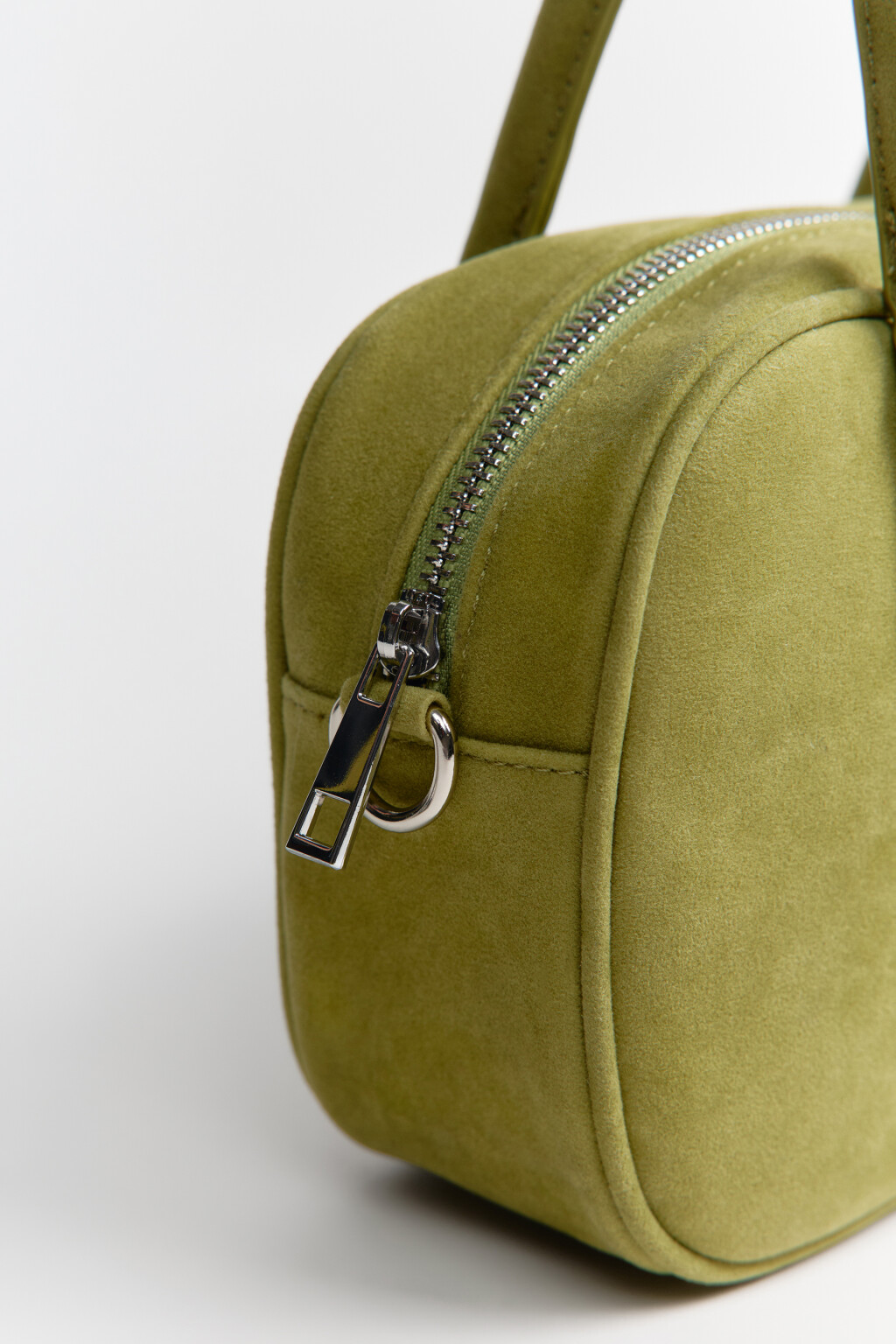 Сумка-кроссбоди с замшевой фактурой - цвет зеленый - 8