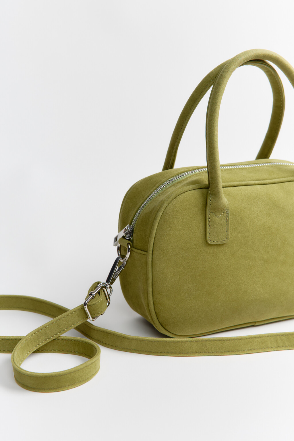 Сумка-кроссбоди с замшевой фактурой - цвет зеленый - 10