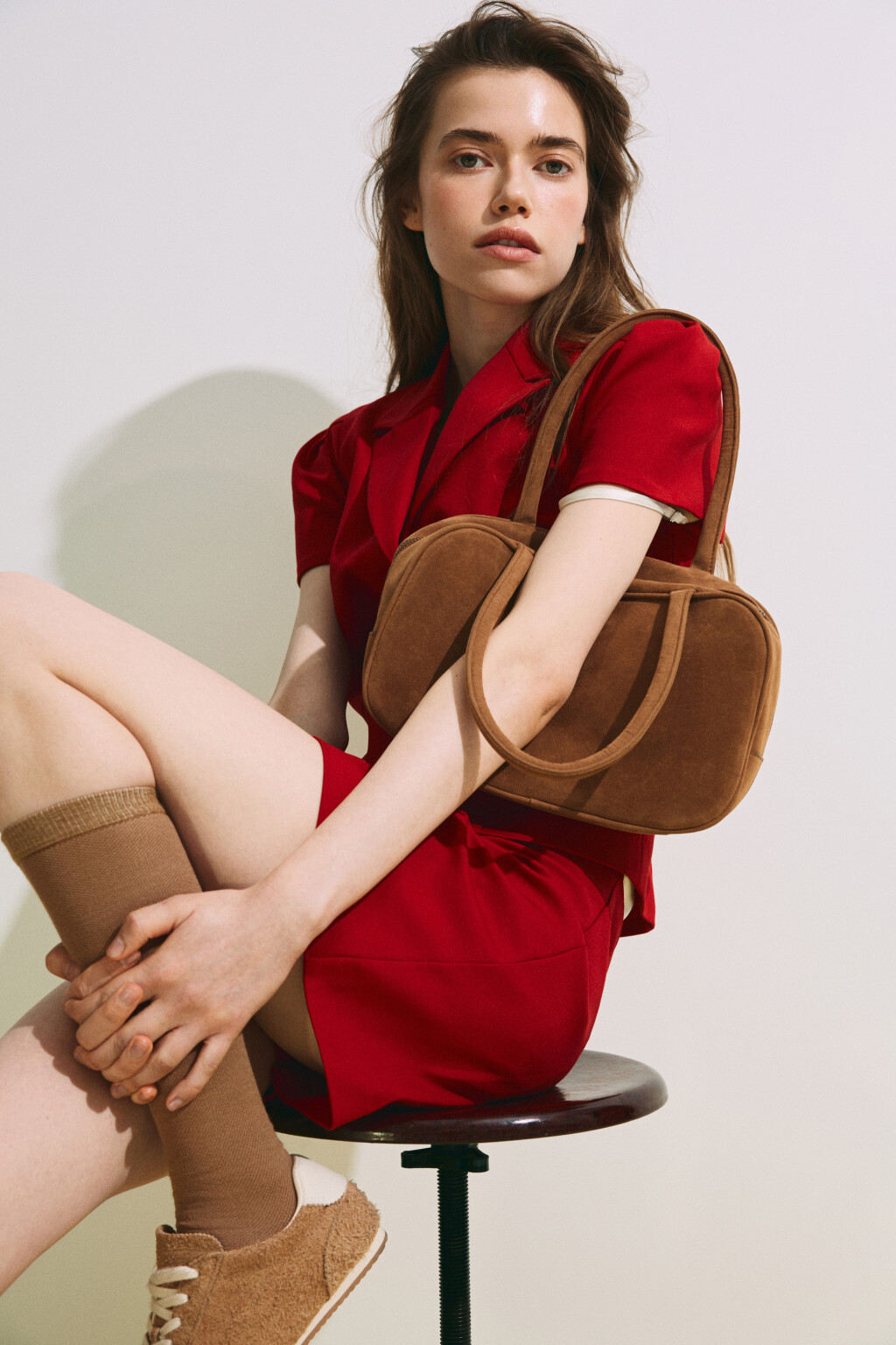 Сумка-багет с замшевой фактурой - цвет коричневый - 2