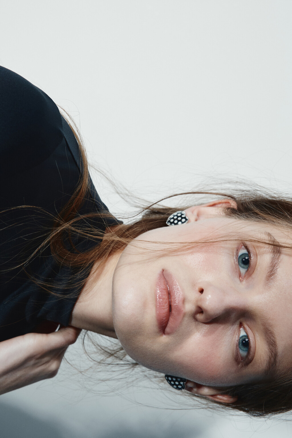 Серьги в виде сердечек в горошек - цвет серый - 2