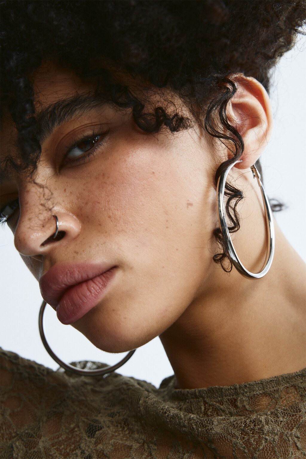 Серьги-кольца серебристые - цвет серый - 1