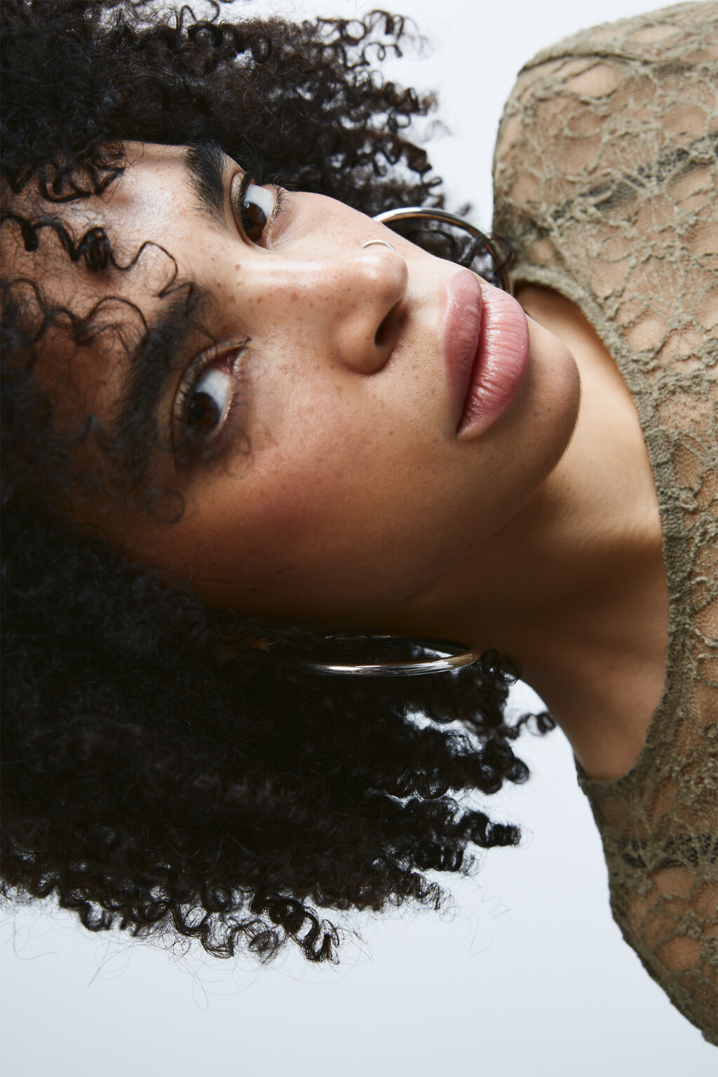 Серьги-кольца серебристые - цвет серый - 2