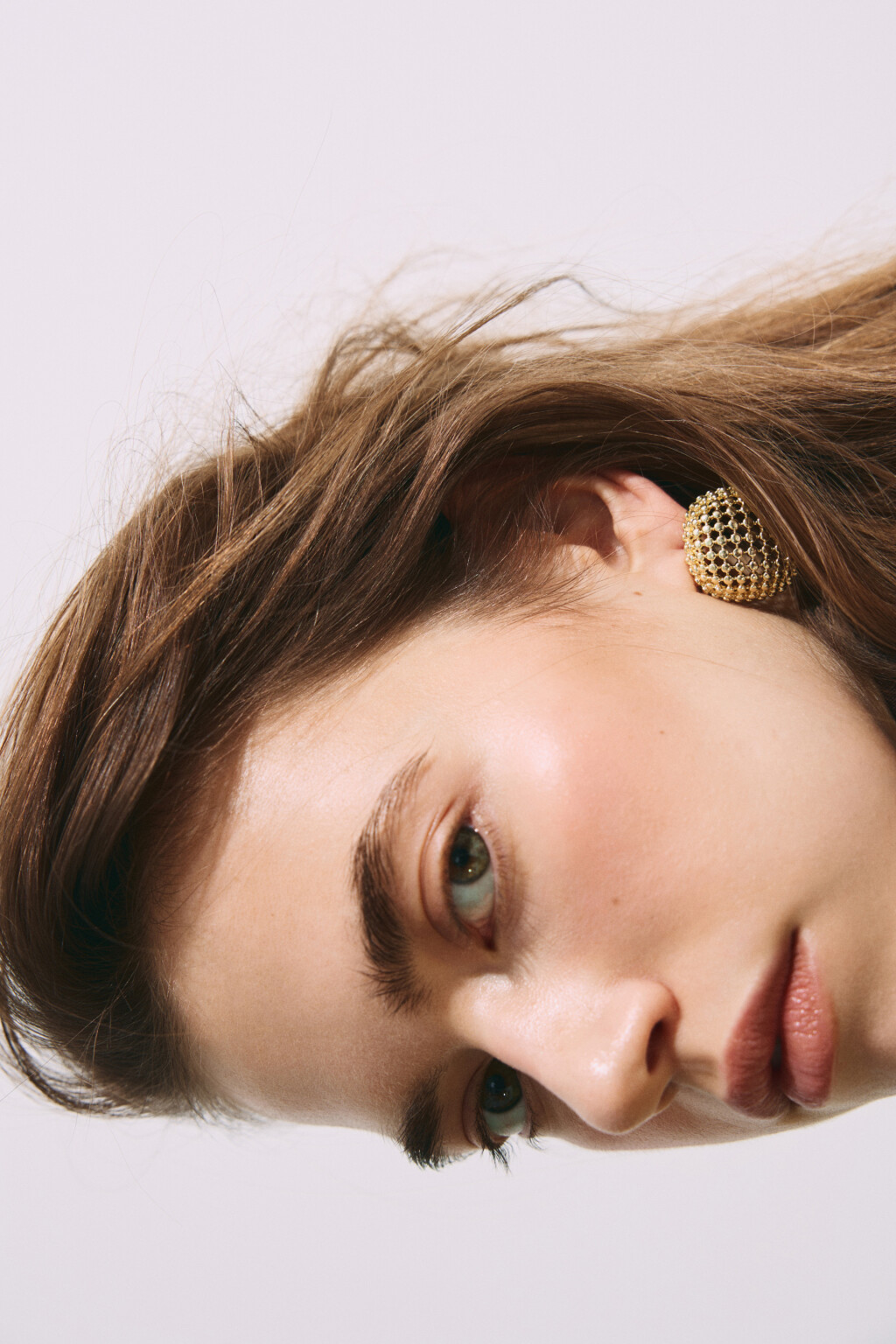 Серьги объемные с декором из заклепок - цвет желтый - 2