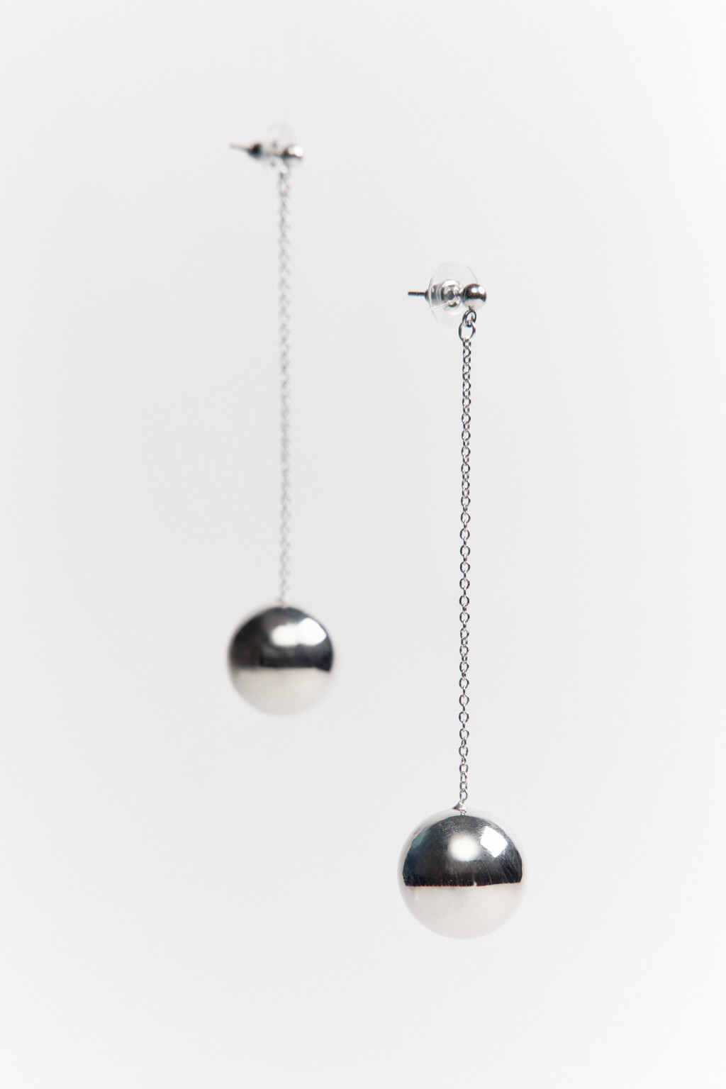 Серьги-гвоздики с подвесками-шарами - цвет серый - 1