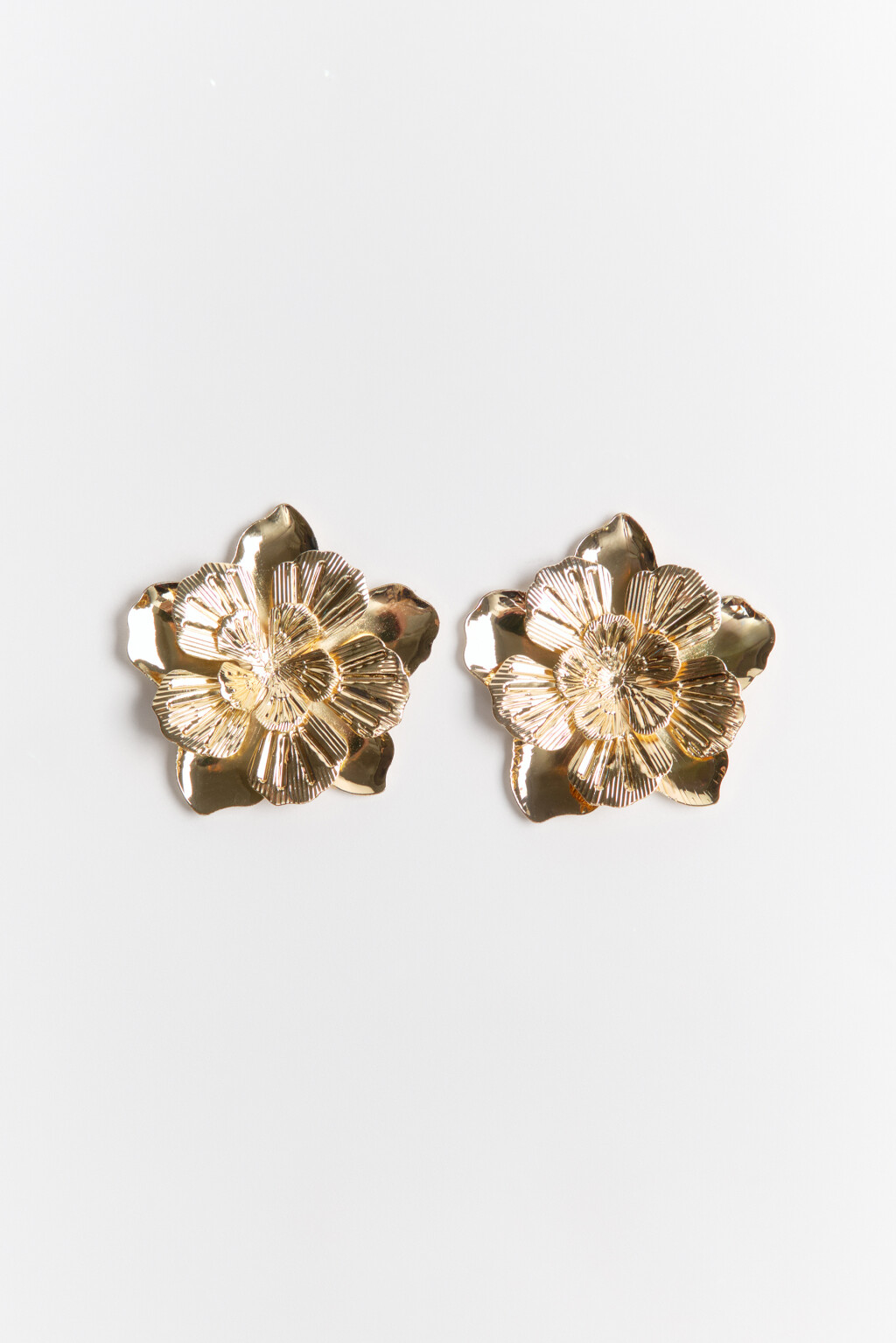 Серьги-гвоздики объемные в виде цветков - цвет серый - 2