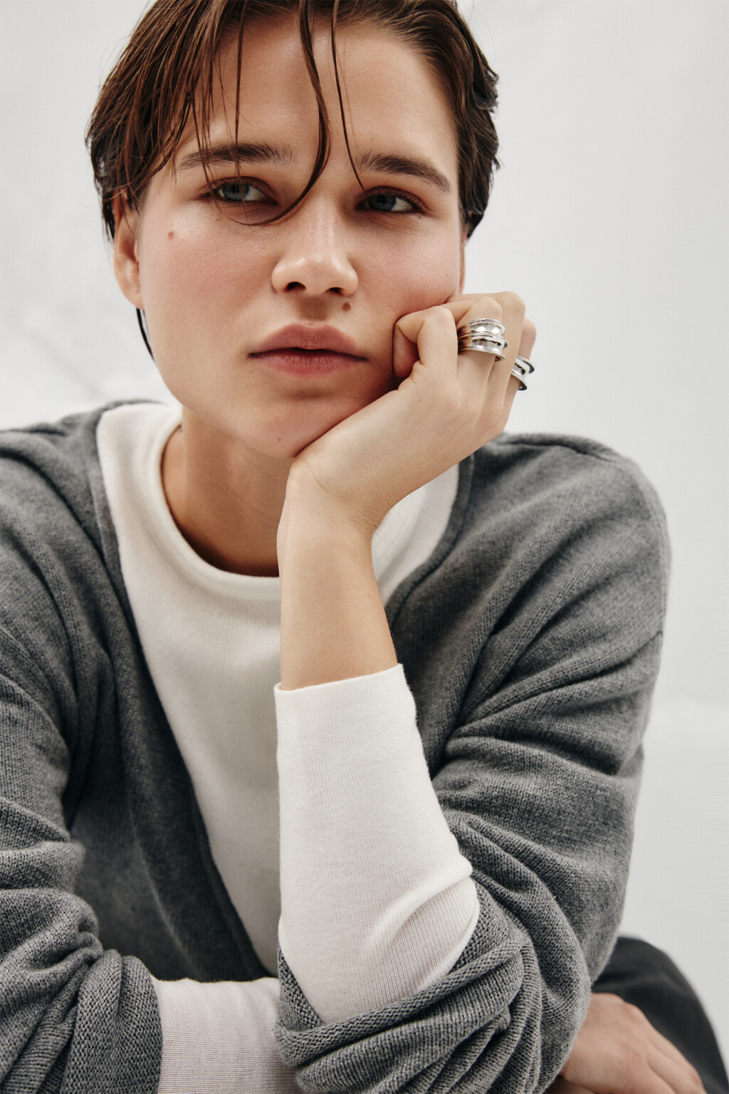 Кольцо серебристое с широким ободком - цвет серый - 1