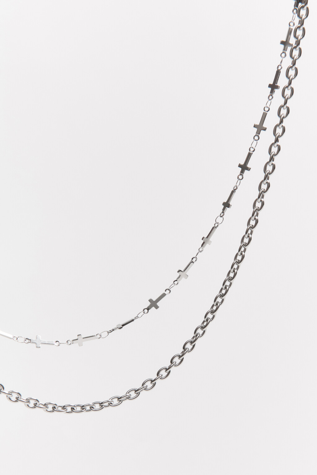 Колье-чокер с цепочкой и крестиками - цвет серый - 2