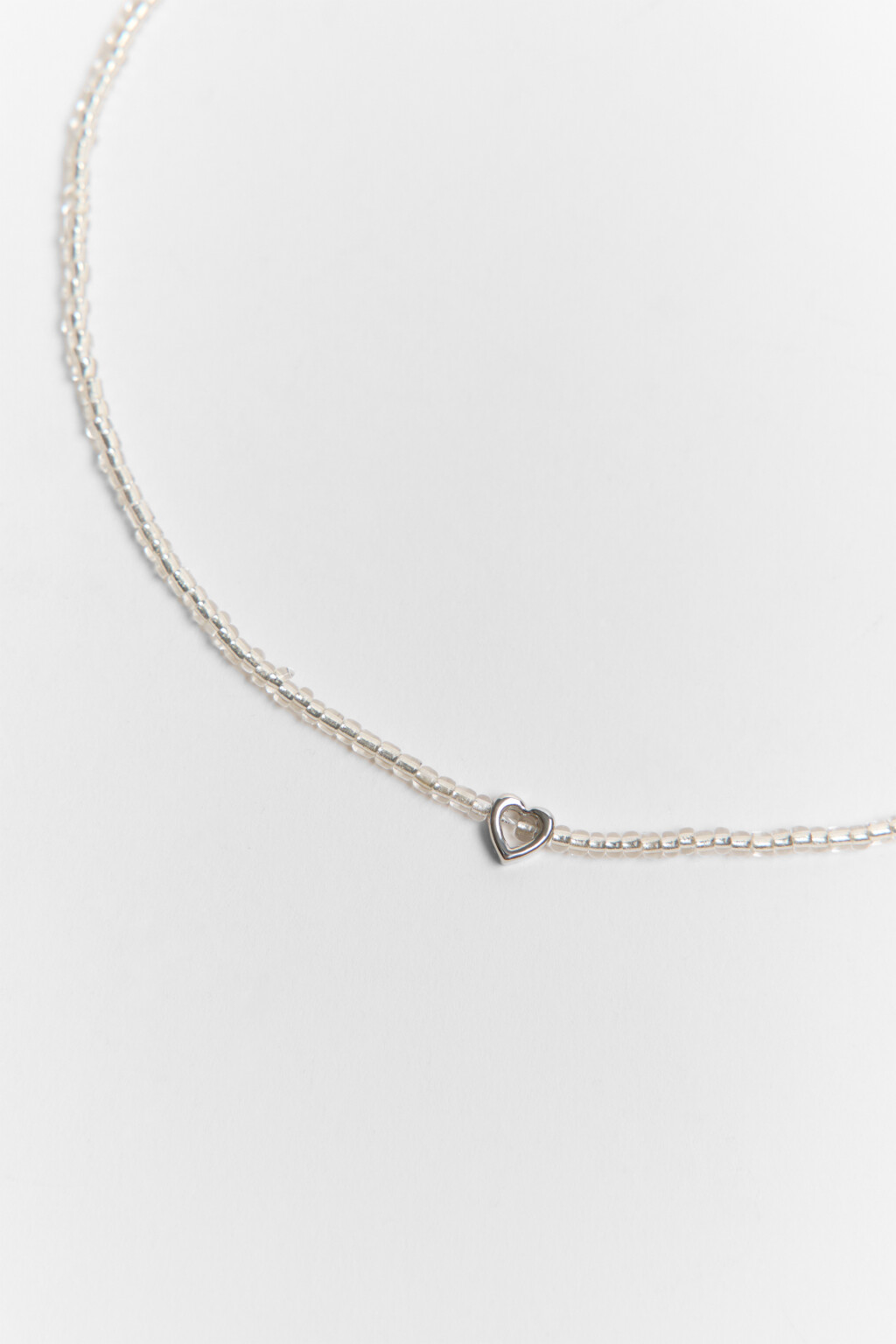 Колье с бусинами и сердечком - цвет серый - 2