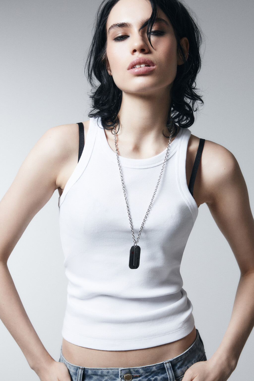 Колье-цепочка с подвесками и граффити - цвет мультиколор - 2