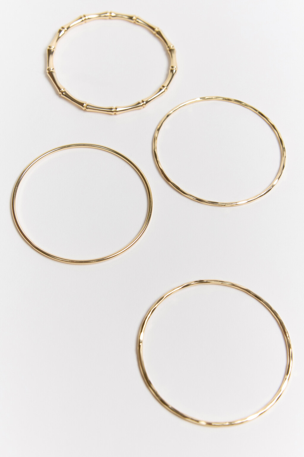 Набор браслетов золотистых (4 штуки) - цвет желтый - 1