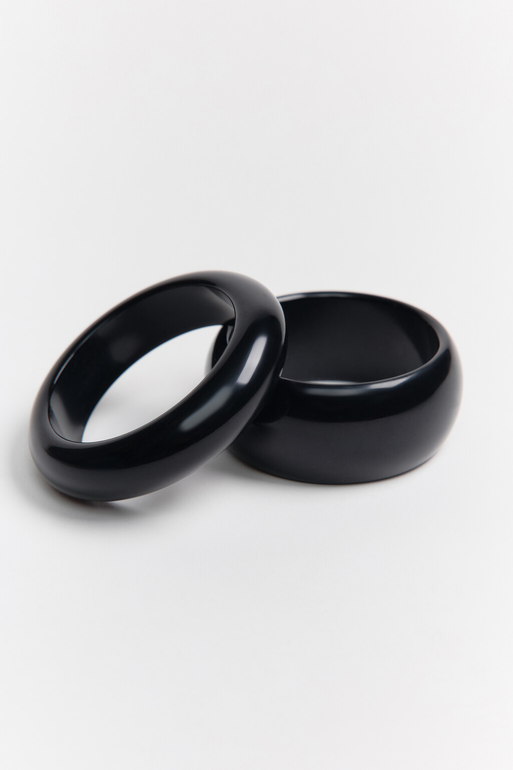 Набор браслетов глянцевых разной ширины (2 штуки) - цвет мультиколор - 1