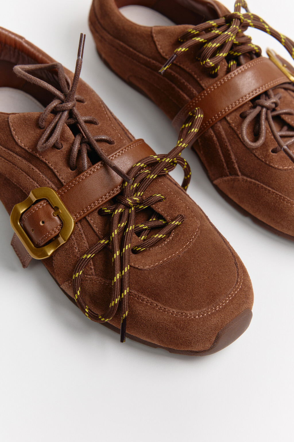 Кроссовки из натуральной кожи с боковой пряжкой - цвет коричневый - 7