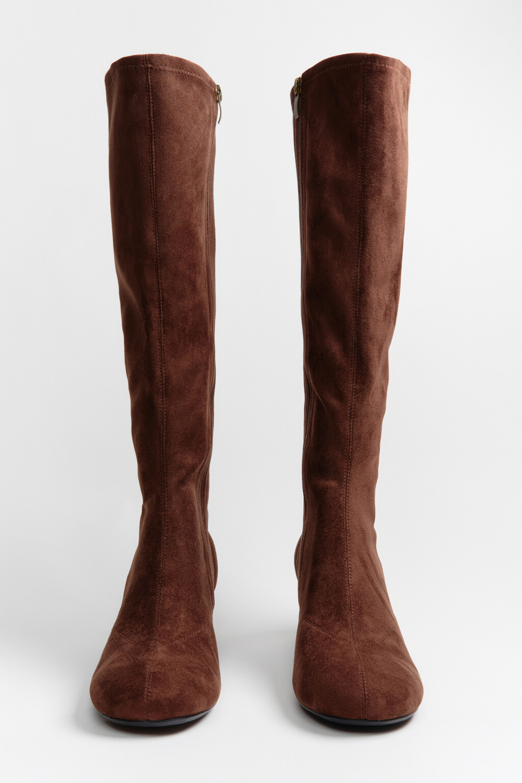 Сапоги до колена с замшевой фактурой - цвет коричневый - 5