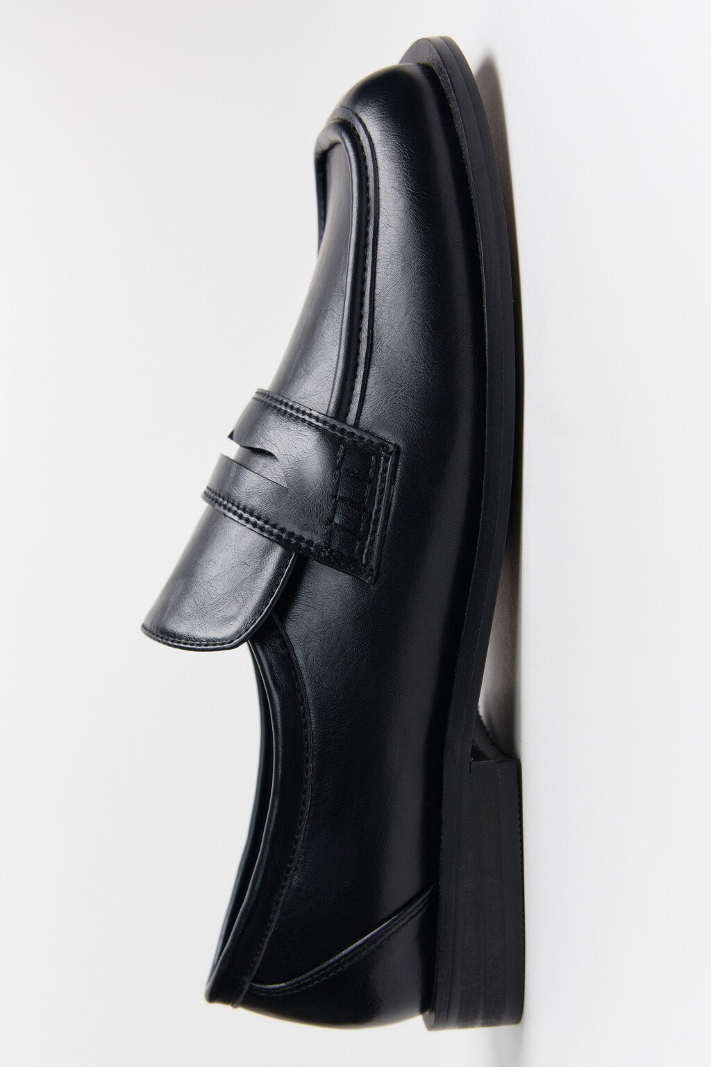 Туфли-лоферы с кожаной фактурой и квадратным носом - цвет черный - 2