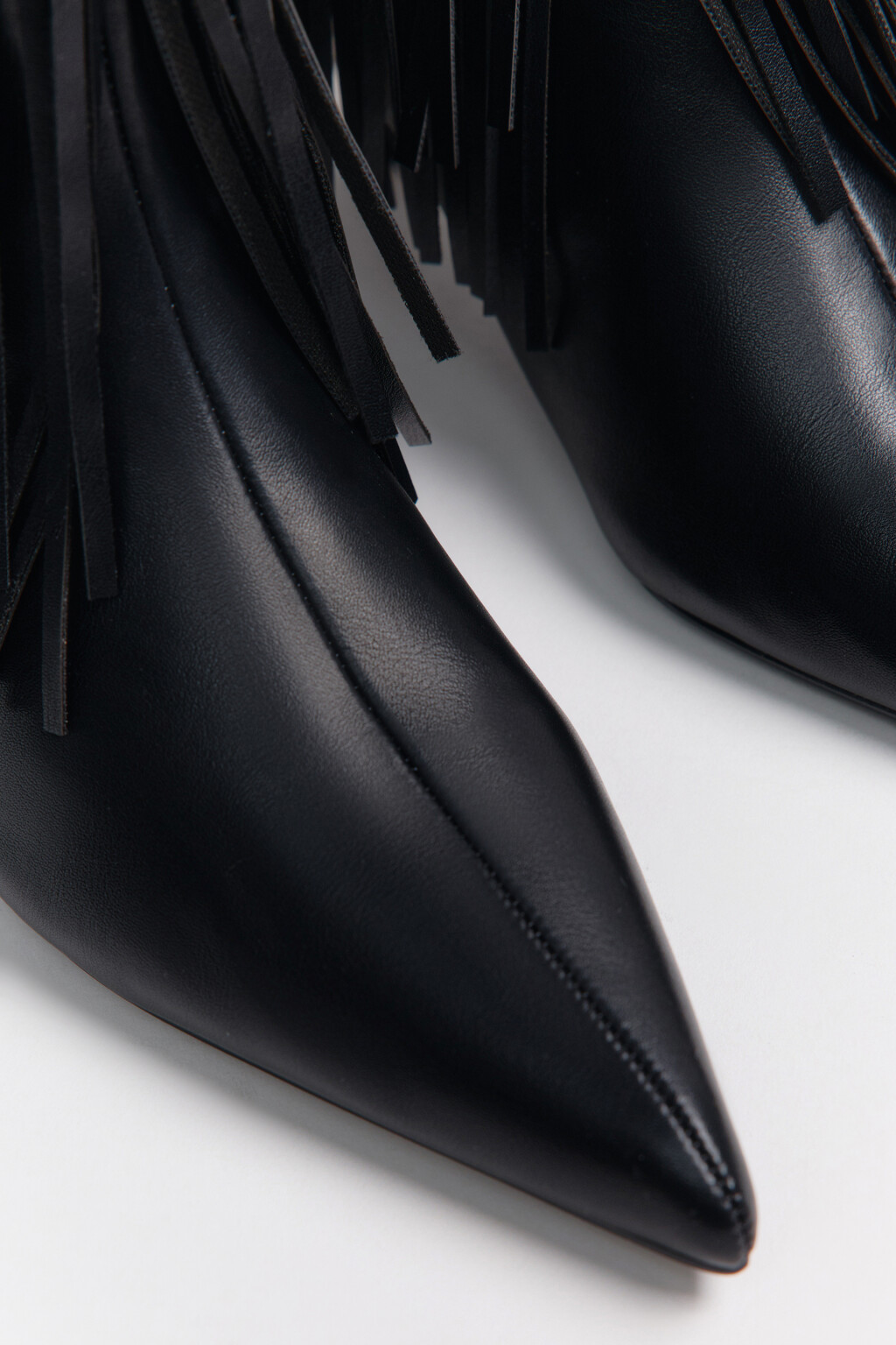 Ботильоны с кожаной фактурой и бахромой - цвет черный - 10