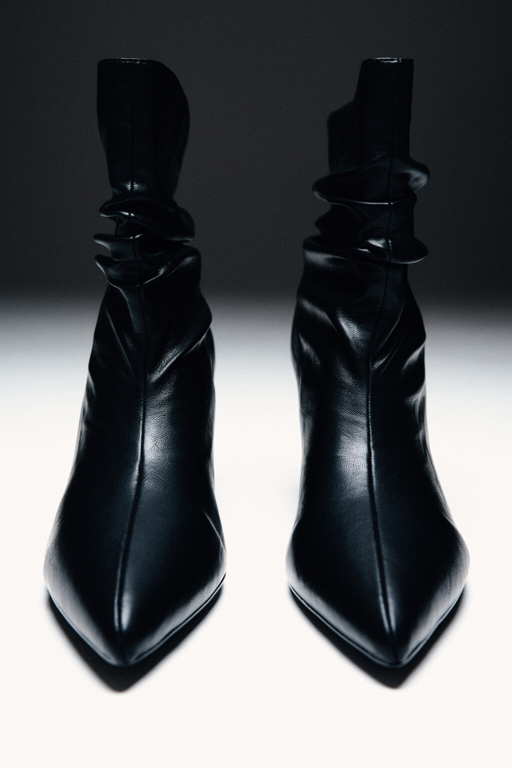 Ботильоны со складками - цвет черный - 2